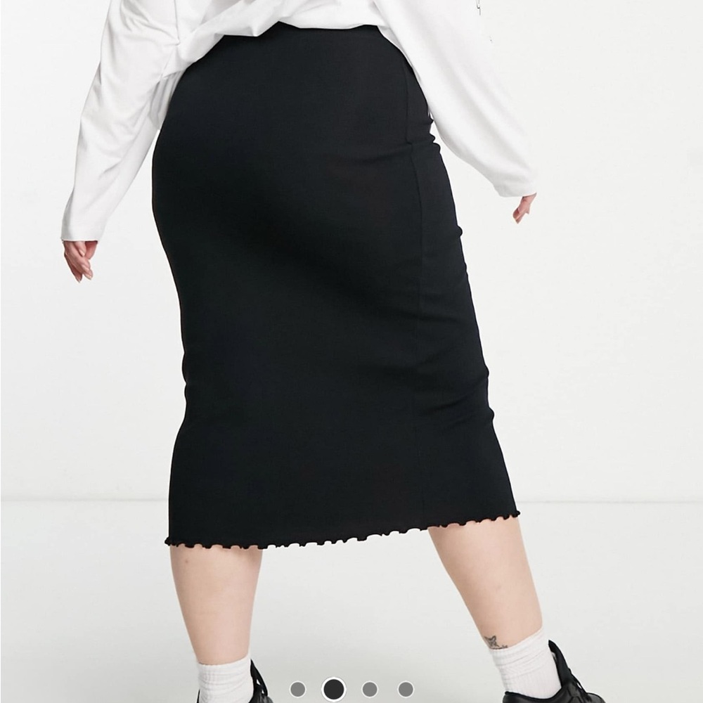 Ribbed midi skirt with scalloped hem - Picture 2 of 2